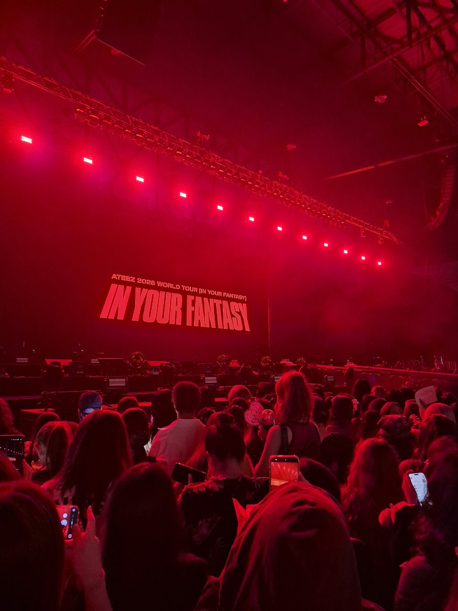 8tinyy_'s tweet photo. Standing position                 Fancam https://t.co/VFQ1Rb1kDU