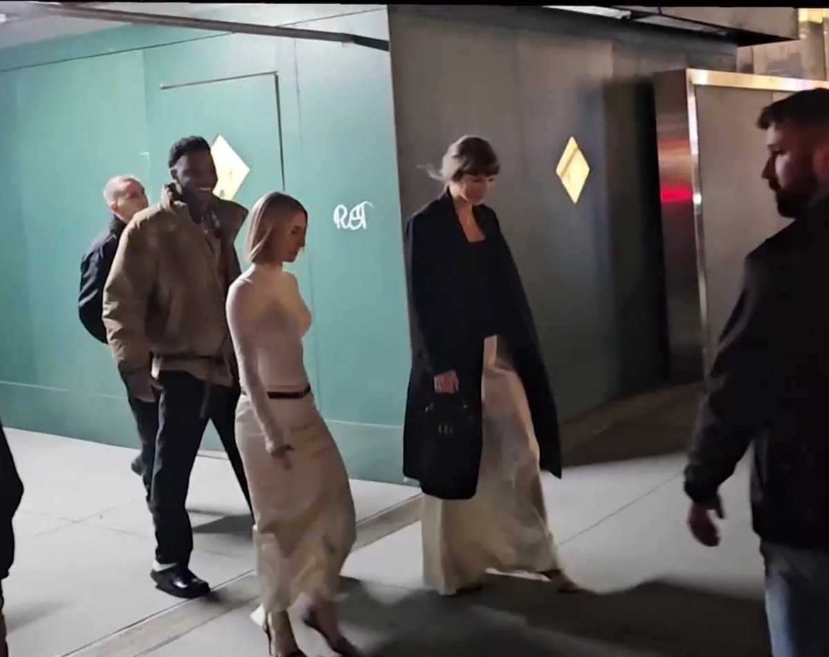 Taylor Swift estava junto com Ashley Avignone e Jerrod ...