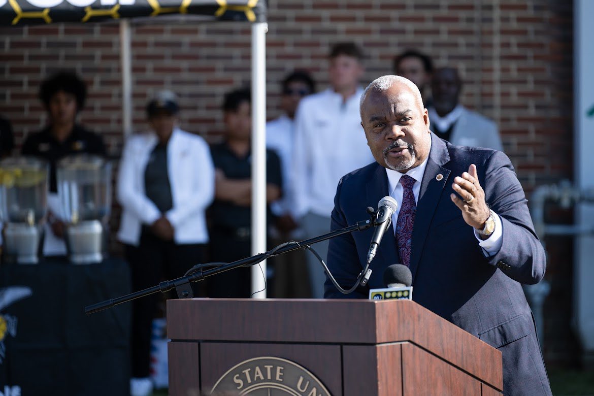 BamaStateSports's tweet photo. From vision to reality, today we celebrated the official ribbon cutting of the Alabama State University Golf Clubhouse. A new home for excellence on and off the course ⛳️

#SWARMAS1 https://t.co/knOdVIQSxx