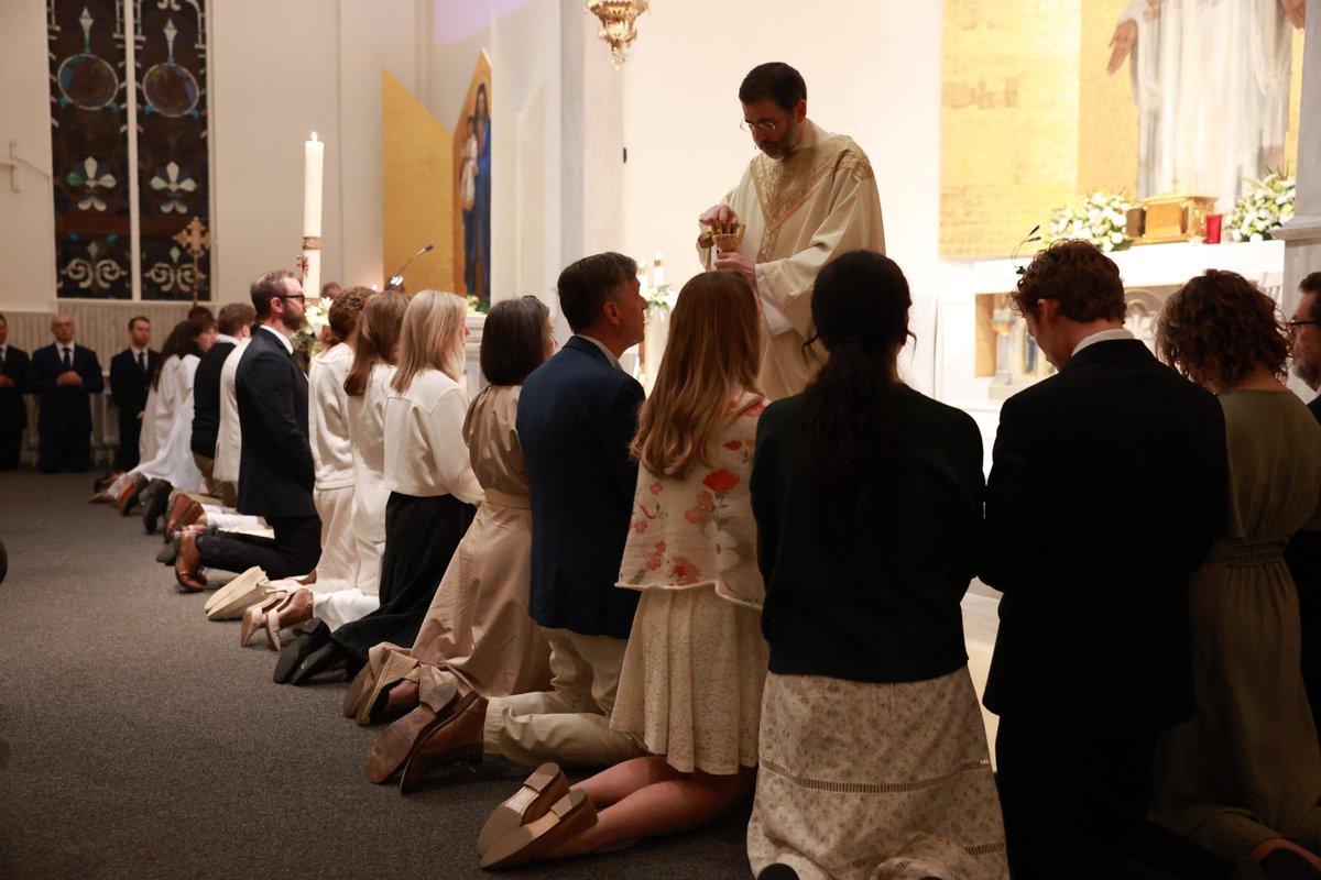 archdpdx's tweet photo. St. Michael the Archangel in downtown Portland welcomed 25 new members into the Catholic Church at the Easter Vigil last Saturday.

Photos: Monika Gonzalez https://t.co/Std7ic0p0L
