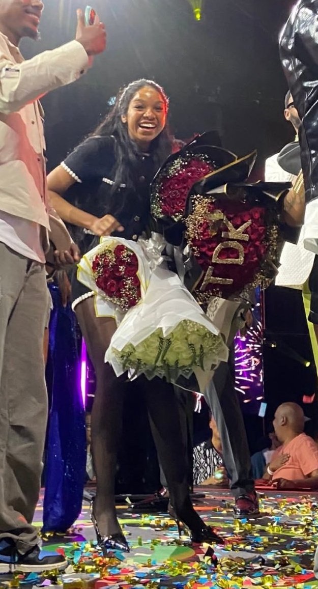 ROSEY GOLD 🌹 tweet media