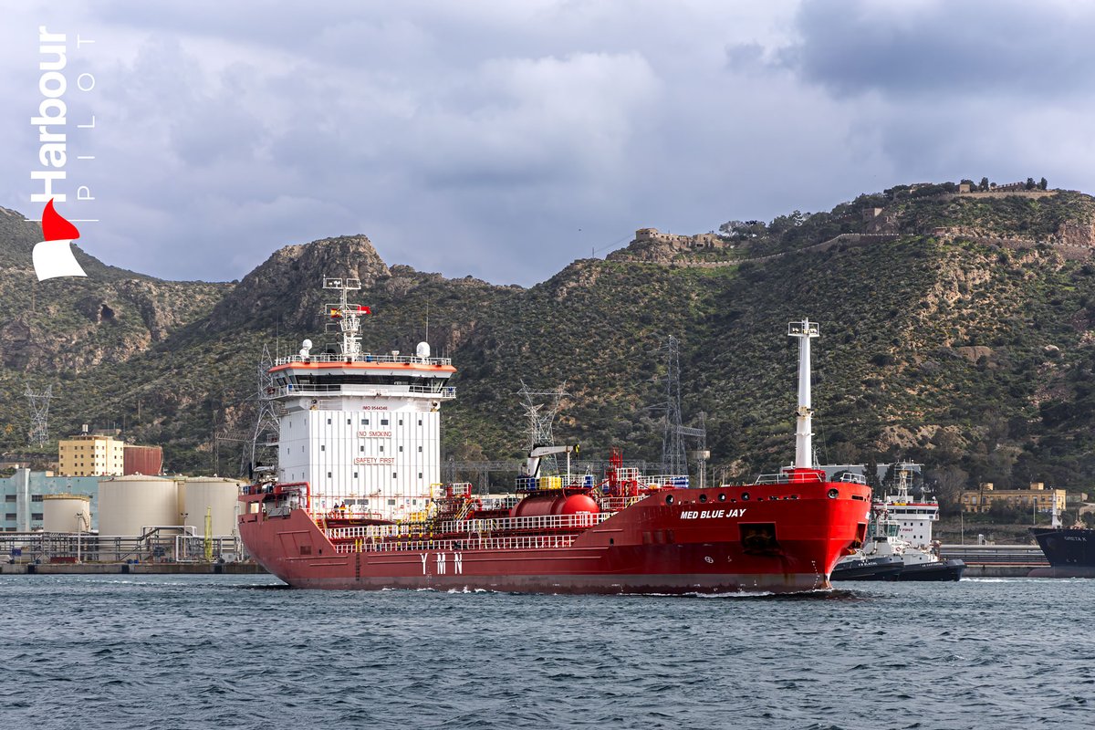 PilotHarbour's tweet image. Med Blue Jay outbound Cartagena. 
harbourpilot.es/wp-content/upl…
#port #shipping #HarbourPilot #TransportMaritime #PortOperations #GlobalTrade #GlobalShipping #MaritimePhotography #MaritimeStrategy #MerchantMarine #liveforthistory #noshippingnoshopping #Cartagena #MedBlueJay