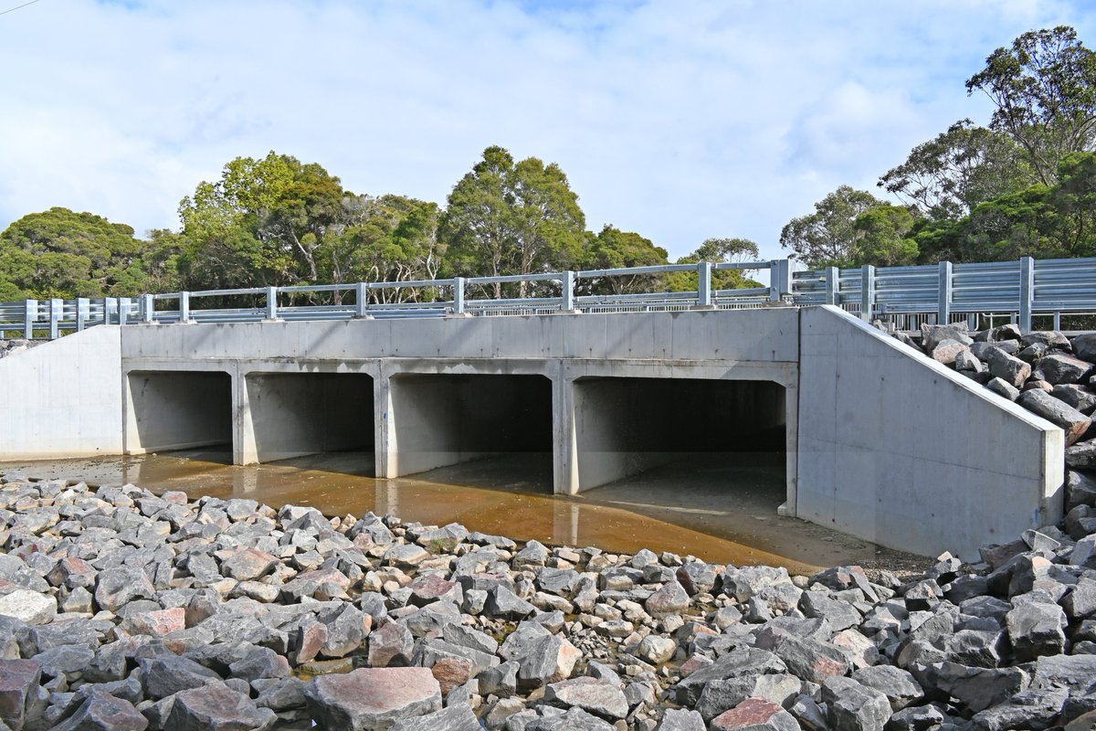 PrecastSpecialt's tweet image. More pavement and rooftops mean more runoff and more pressure on existing systems. Engineered precast stormwater components give designers tools to handle higher flows, protect downstream wetlands, and support environmental compliance goals.
#precastconcrete #stormwater #runoff