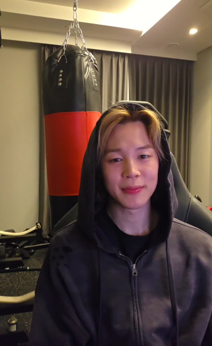 BIA VAI VER BTS 🪭 tweet media