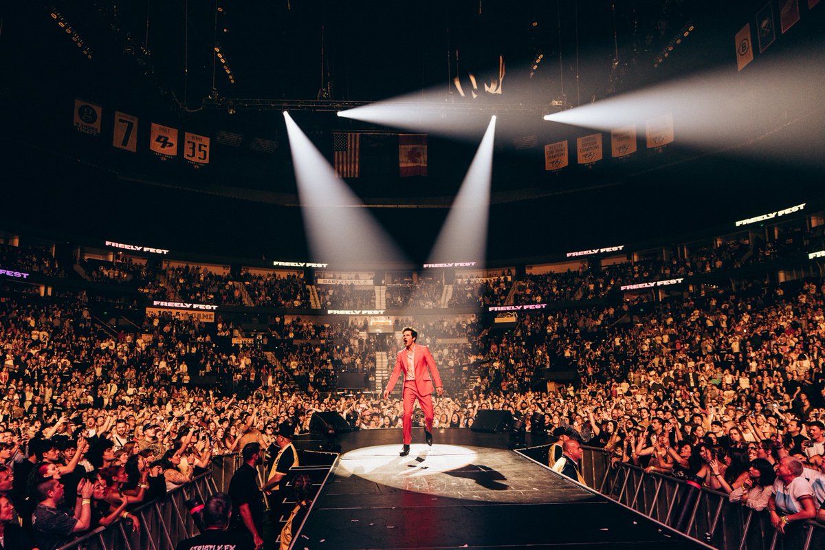 FreelyFest's tweet photo. 🏟️🏟️🏟️ @thekillers 

📸 Chris Phelps https://t.co/CvZ46N7Mw0