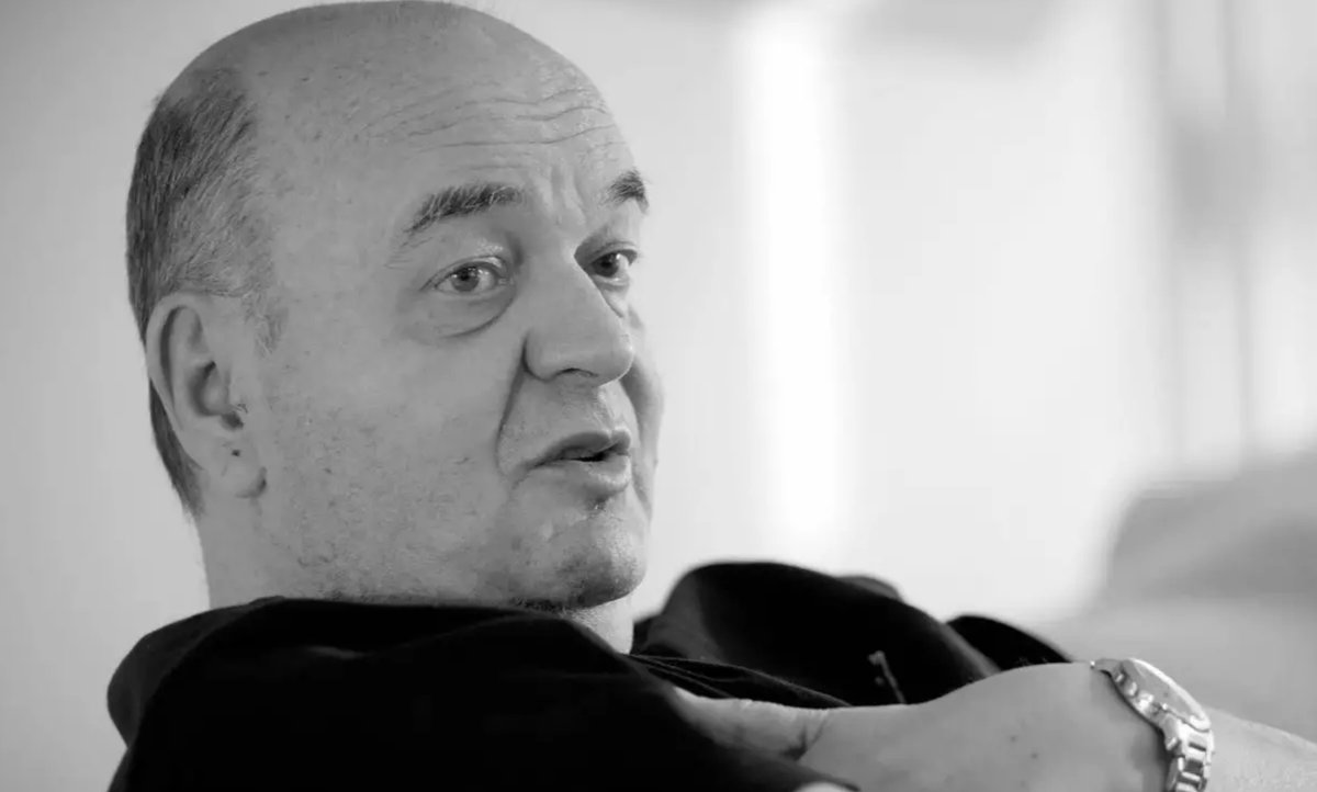 Nije Dule morao da sebe zove hrišćaninom da bi bio so zemlje, borac protiv svih bljutavosti i mlakosti. Nije morao da veruje u Boga jer, uverena sam, Bog je verovao u Duleta. Putuj, Generale, procvetali su cvetovi. I tek će
Piše: Jovana Jorgačević
vreme.com/vesti/trener-m…