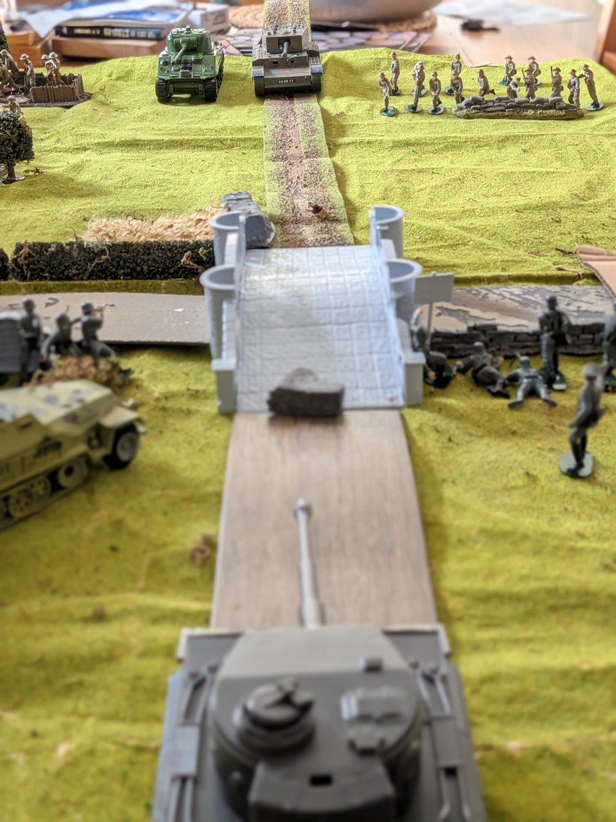 HomeWargaming's tweet photo. #worldwar2 #sherman #tigertank https://t.co/sDX6xyw9gn
