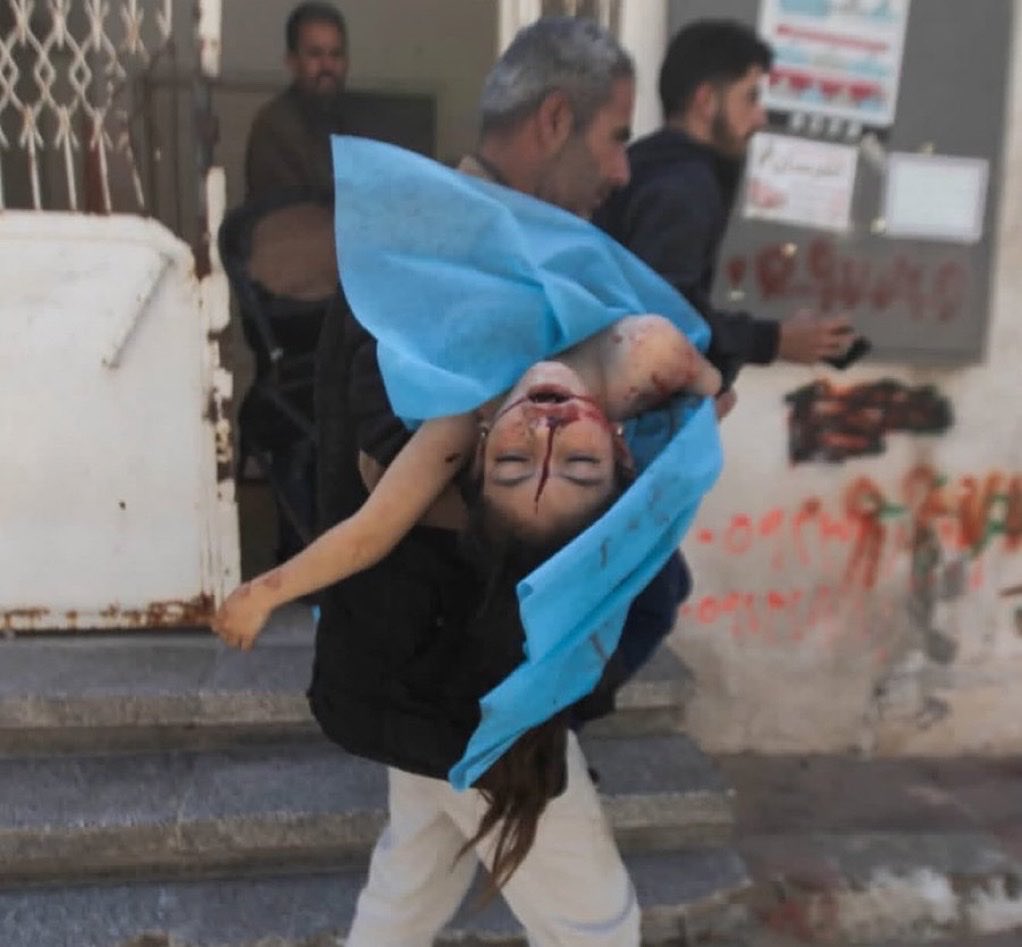 تويتر حذف الصورة دي من شوية علشان بقول دي صورة طفلة من غزة إسرائيل قتلتها النهاردة وان الحرب موقفتش ولسه مستمره وإجرام إسرائيل لسه زي ماهو 

- اتكلموا عنهم، ادعوا لأهلنا في غزة