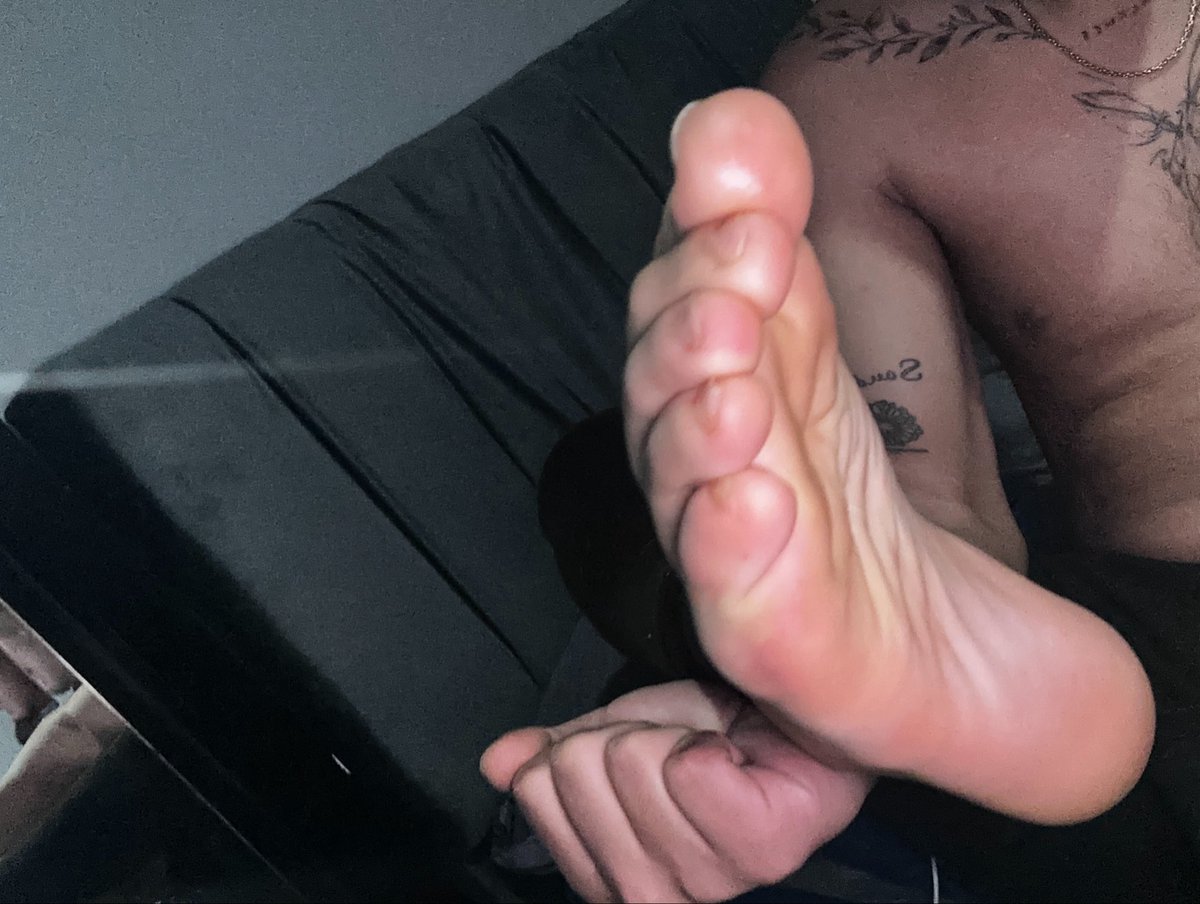 Ramsse179946's tweet photo. #gay #feet #whatt #only https://t.co/mVLvtB7n76