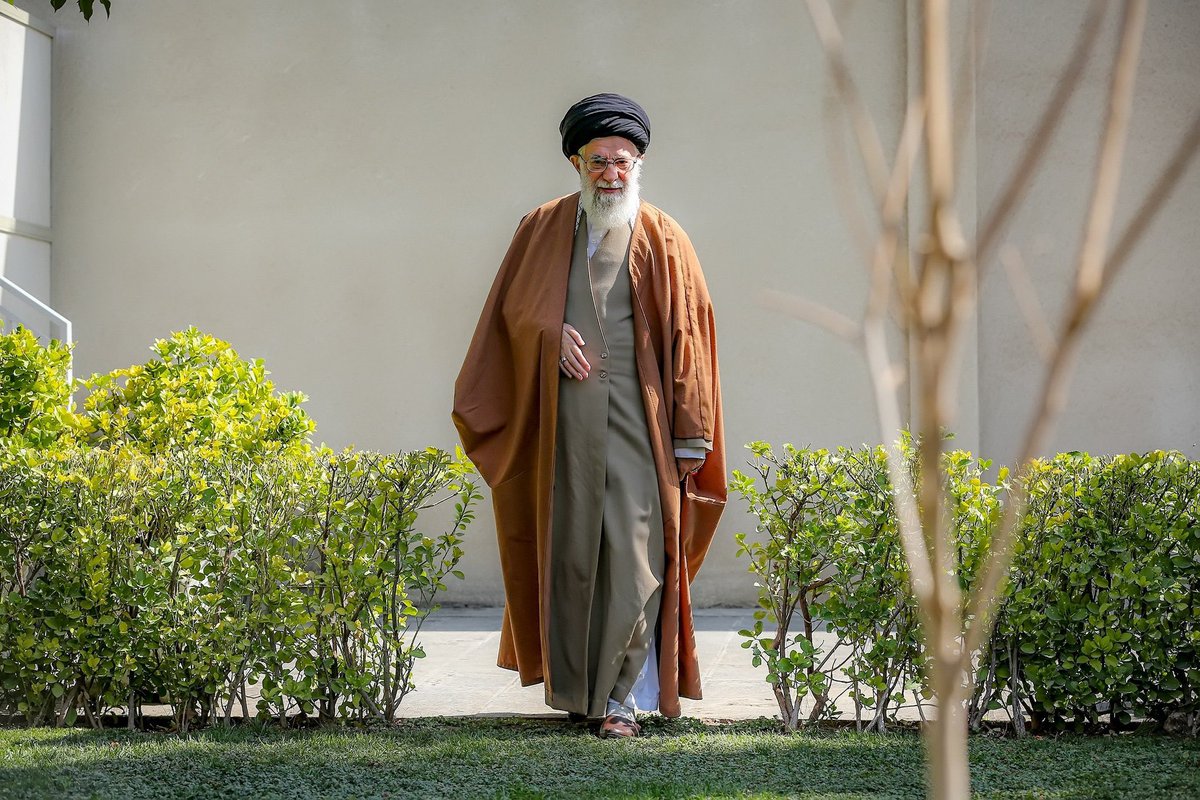 ZM80288653's tweet photo. Imam Khamenei's tact in regional and global issues is a light of the way for the freedom seekers of the world.
#Martyr_of_Resistance
#who_is_khamenei https://t.co/1zrQPCP8Jz