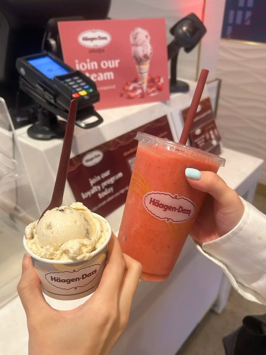 DialogueInto's tweet photo. I really highly recommend this drink called P8. I can't remember the exact name but it's truly delicious. https://t.co/8AJ4fk0B7y