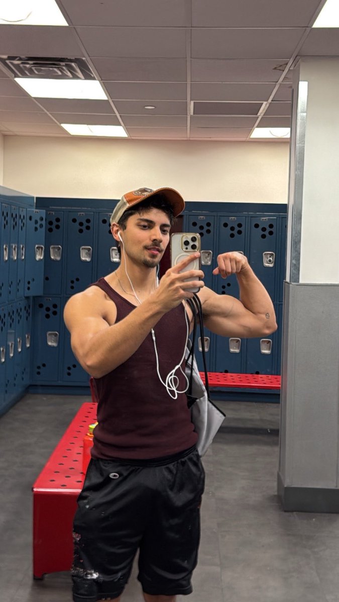 Carlos tweet media