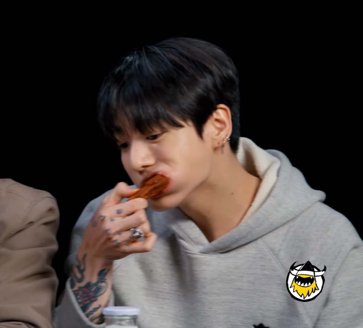 jeonygkim's tweet photo. si beh ay malapit na mag request ng kanin https://t.co/pR6uZjtLRK