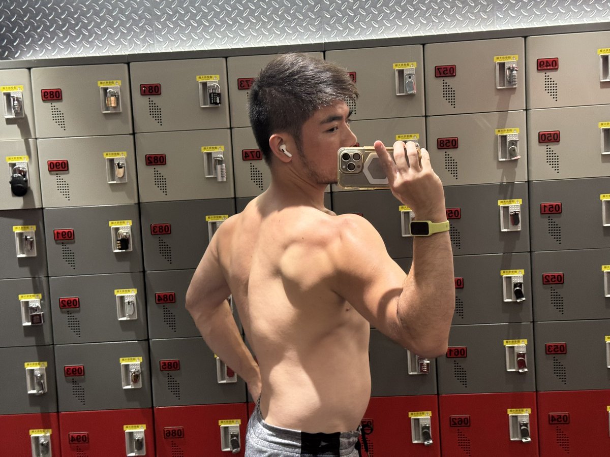 ERayAtPlay's tweet photo. 三天長肌肉驗收時間到 https://t.co/MNfwPsvJI1