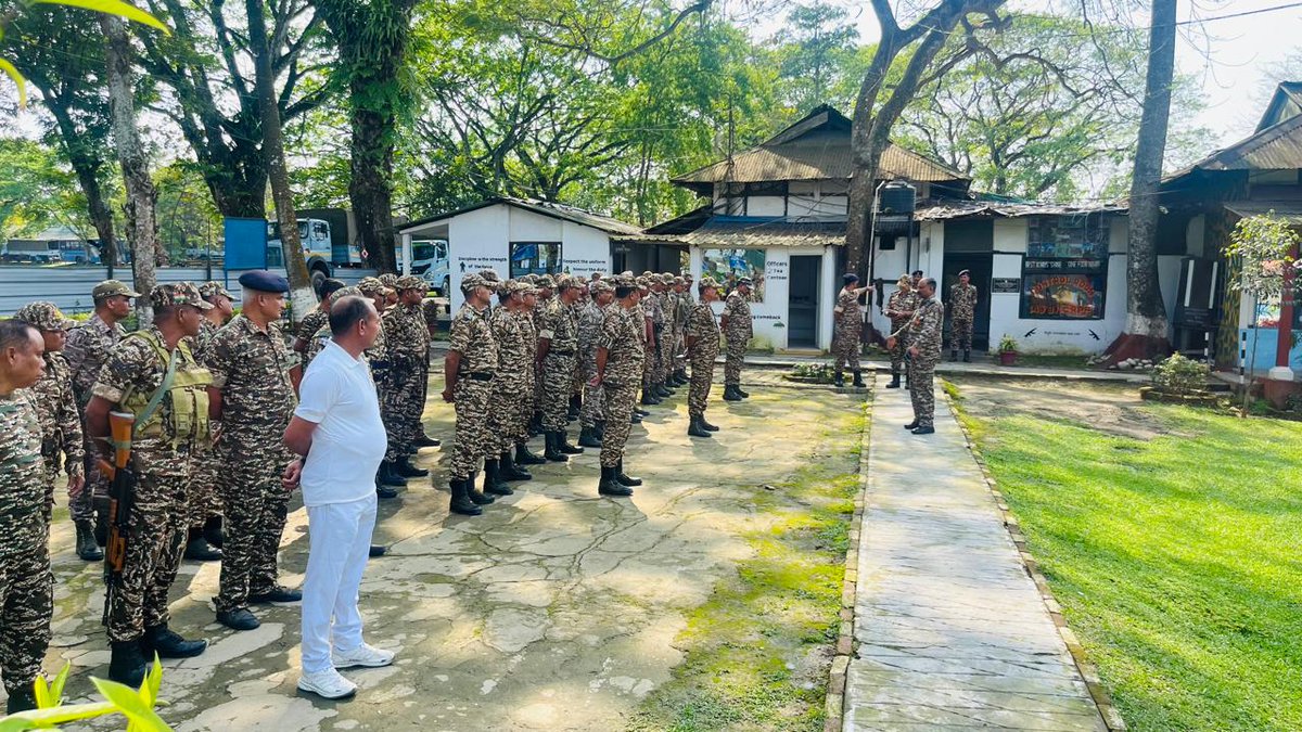 श्री आशीष यादव,कमांडेंट 149 बटालियन CRPF द्वारा दिनांक 09 मार्च 2026 को निर्वाचन के दृष्टिगत QAT टीम को किसी भी प्रकार की स्थिति से निपटने हेतु सतर्क एवं तैयार रहने के लिए ब्रीफ किया गया।#assamelection2025
#Pollingday 
<a href="/DIGOPSDBRCRPF/">DIG OPS CRPF DBR</a>