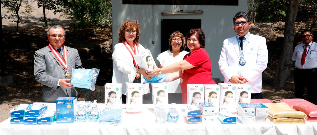 EVillarrealino's tweet photo. Para fortalecer la seguridad de los miembros de nuestra institución, la Dra. Cristina Alzamora Rivero, rectora UNFV, inició el la entrega de los equipos de protección personal con la Facultad de Tecnología Médica.
Nota aquí → https://t.co/UuUCtFXr6v
#UNFV #FTM #CSST #Seguridad https://t.co/pTcxhOn0UN