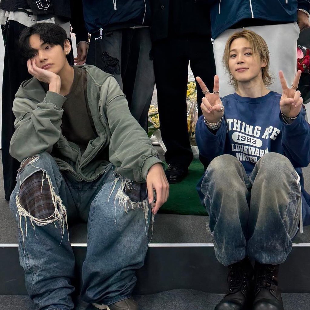 vmin ✰ tweet media