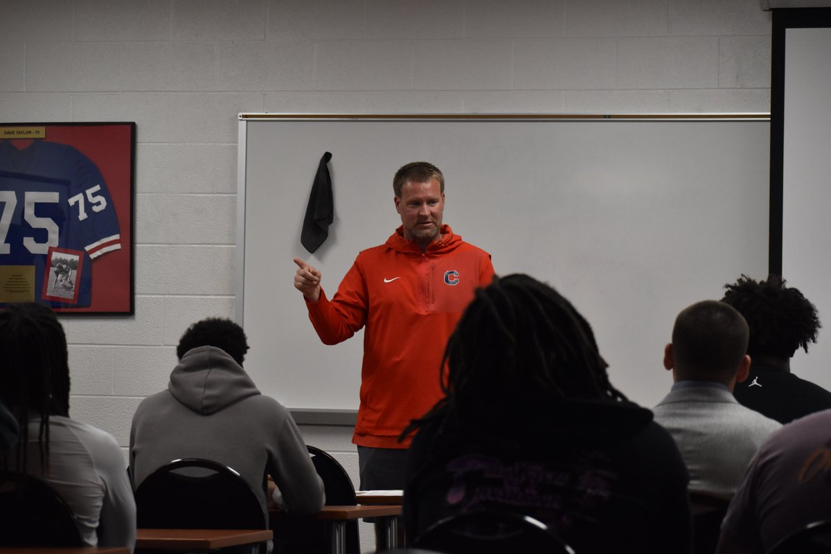 CatawbaFootball's tweet photo. Appreciate Mike Sheehan (Associate, King & Spalding) and Shawn Galloway (Technology Manager, Bank of America) for coming by yesterday and speaking to our team for #RealLifeWednesday. Great perspective on life beyond football and what it takes to win off the field. https://t.co/kyVEKkLa23