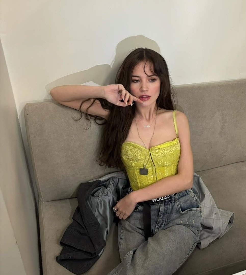 Listeland tweet media