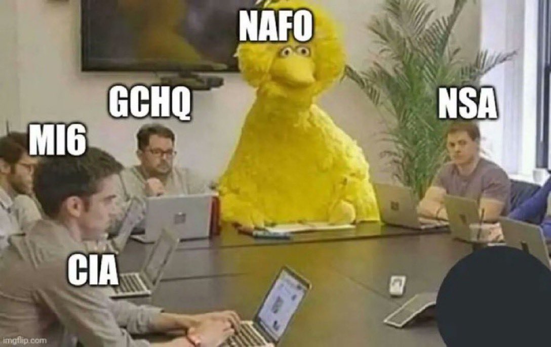 Me explaining NAFO and six trips to Ukraine during questioning from MP's on a <a href="/Defensie/">Ministerie van Defensie</a> job fair after vibing way too hard with Dutch Air Defence radar/drone and other specialists....

Life of #NAFOFella's 🤷
They really don't know what to make of us..😂