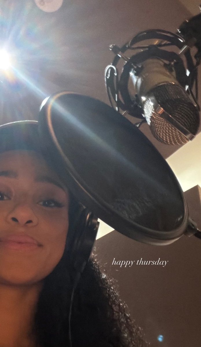 lila لایلا tweet media