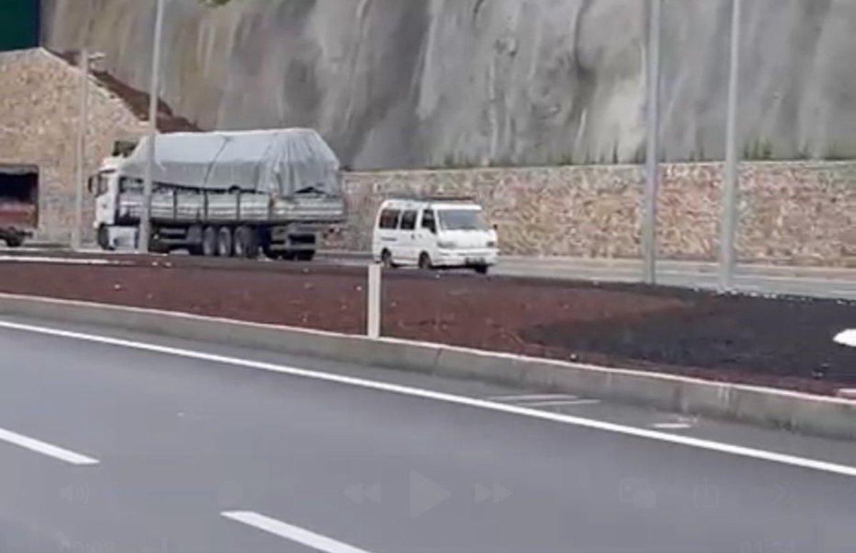 Antalya'da ters yönden giden sürücüye 95 bin TL ceza uygulanarak aracı 60 gün süreyle trafikten men edildi.