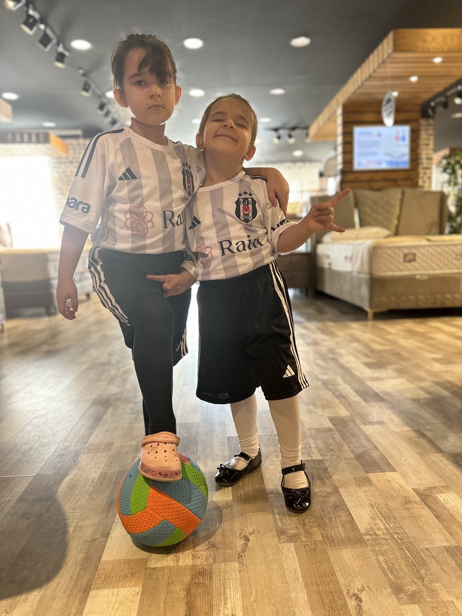 ismojk's tweet photo. @Besiktas Büyük kızım doğum yeri Beşiktaş yazıyor. küçük kızım doğum tarihi 03.03.2019 Beşiktaş ile aynı doğum tarihi. Bırakacağımız en güzel miras... https://t.co/j1nk2635rs