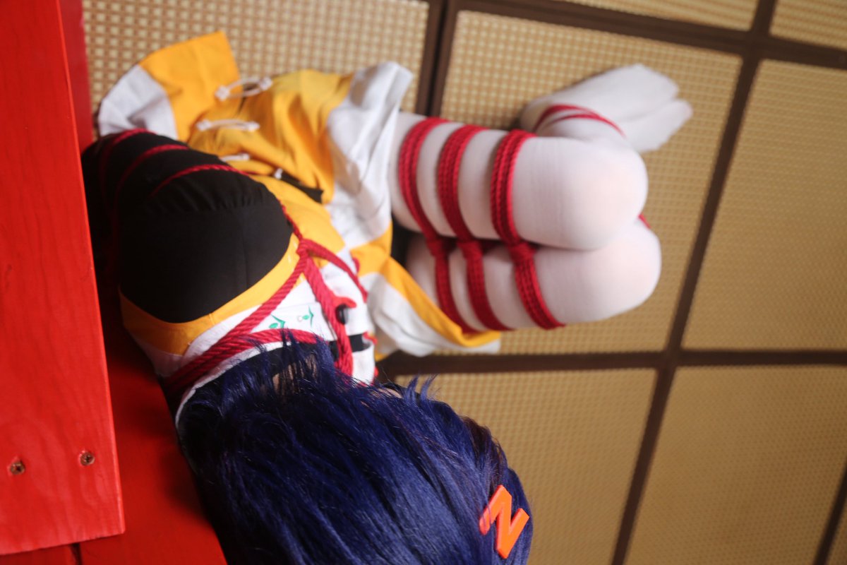 GaoKirin's tweet photo. #可爱的男孩子 #緊縛 #白丝 #cos #绝区零 
对蜜酱绳图的拙劣模仿
绳匠一定要玩绳✍🏻
原图@hi_mi_tsu_2 
场地@ojj54317 
摄影@ANYeliminate415 
捆@taozi_wn https://t.co/cjs4yVQyU4