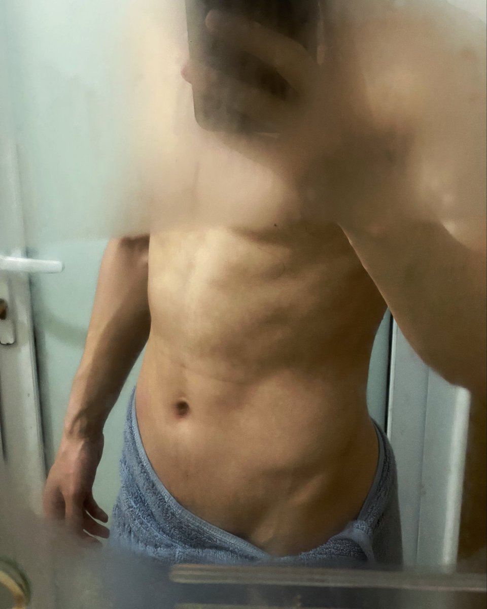 zenit_30's tweet photo. Trời HN nóng quá rồii https://t.co/nQ0KAkv8s8