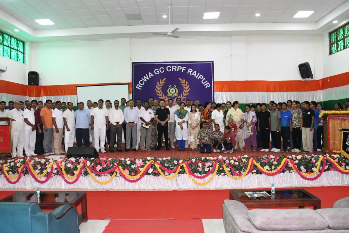 #WorldHealthDay, an informative lecture was delivered by Dr. Taninder Singh, CMO, #CHRaipur.
GOs, SOs, jawans, and their families actively participated and gained valuable insights on health and well-being.
 
<a href="/crpfindia/">🇮🇳CRPF🇮🇳</a>
<a href="/CentralZoneCrpf/">Central Zone CRPF 🇮🇳</a>
<a href="/cgsectorcrpf/">Chhattisgarh Sector CRPF</a>
<a href="/ministryofhome1/">ministryofhomeaffairs</a>