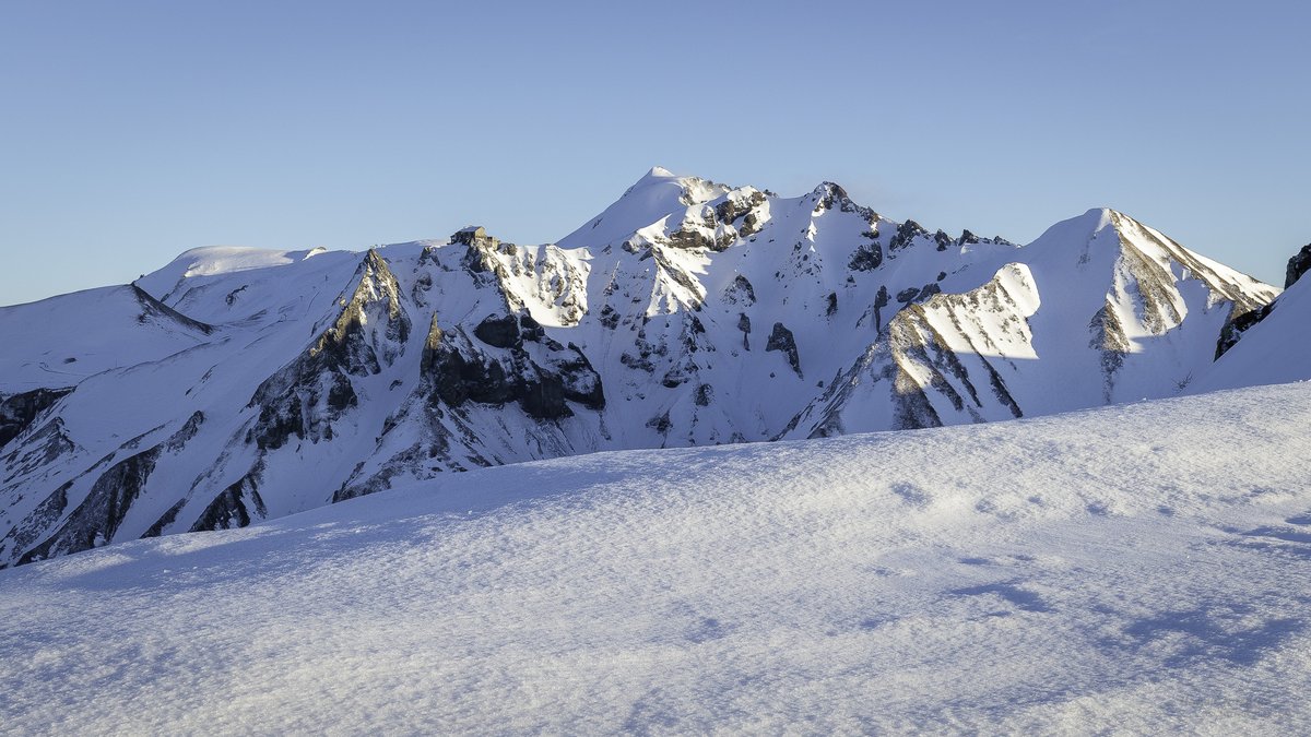 onceworld_'s tweet photo. Petit balade sur les hauteurs du Puy de Cliergue, qui est un des sommets du Massif du #sancy dans le Puy de Dôme - le 12 mars 2026 #auvergne #landscapephotography #MyAuvergne #MagnifiqueFrance @parcvolcans @AuvergneMarque
@AuvergneDest @myphotozine @otsancy https://t.co/bo0mmzRClJ