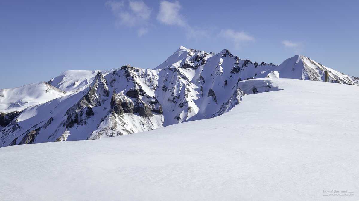 onceworld_'s tweet photo. Petit balade sur les hauteurs du Puy de Cliergue, qui est un des sommets du Massif du #sancy dans le Puy de Dôme - le 12 mars 2026 #auvergne #landscapephotography #MyAuvergne #MagnifiqueFrance @parcvolcans @AuvergneMarque
@AuvergneDest @myphotozine @otsancy https://t.co/bo0mmzRClJ