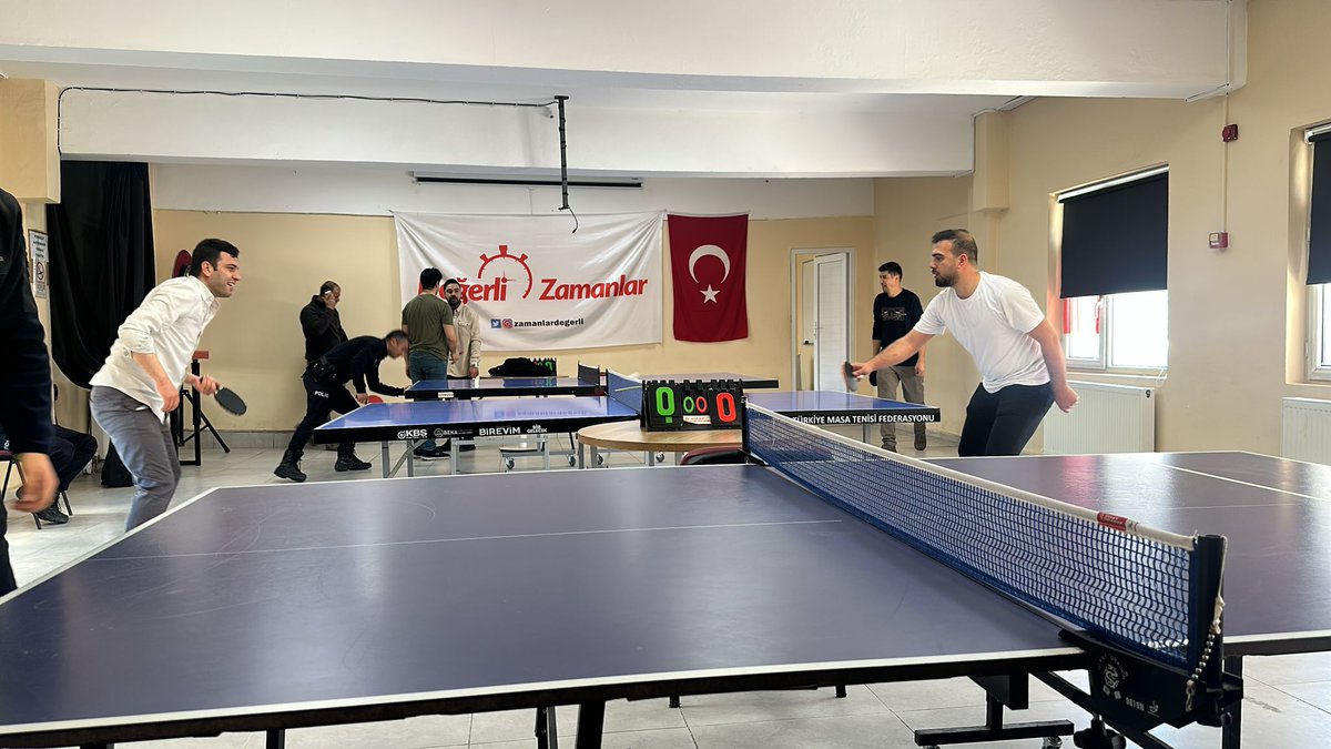HamurGm's tweet photo. 📌Toplumumuzun huzur ve güvenliği için gece gündüz demeden fedakarca görev yapan tüm emniyet mensuplarımızın6–10 Nisan Polis Haftasını kutluyoruz.Bu kapsamda memurlarımıza masa tenisi ve dart turnuvaları düzenledik.Dereceye giren memurlarımıza madalyaları takdim edildi.🎯🏓🥇🥈🥉 https://t.co/NMOQmMnegV