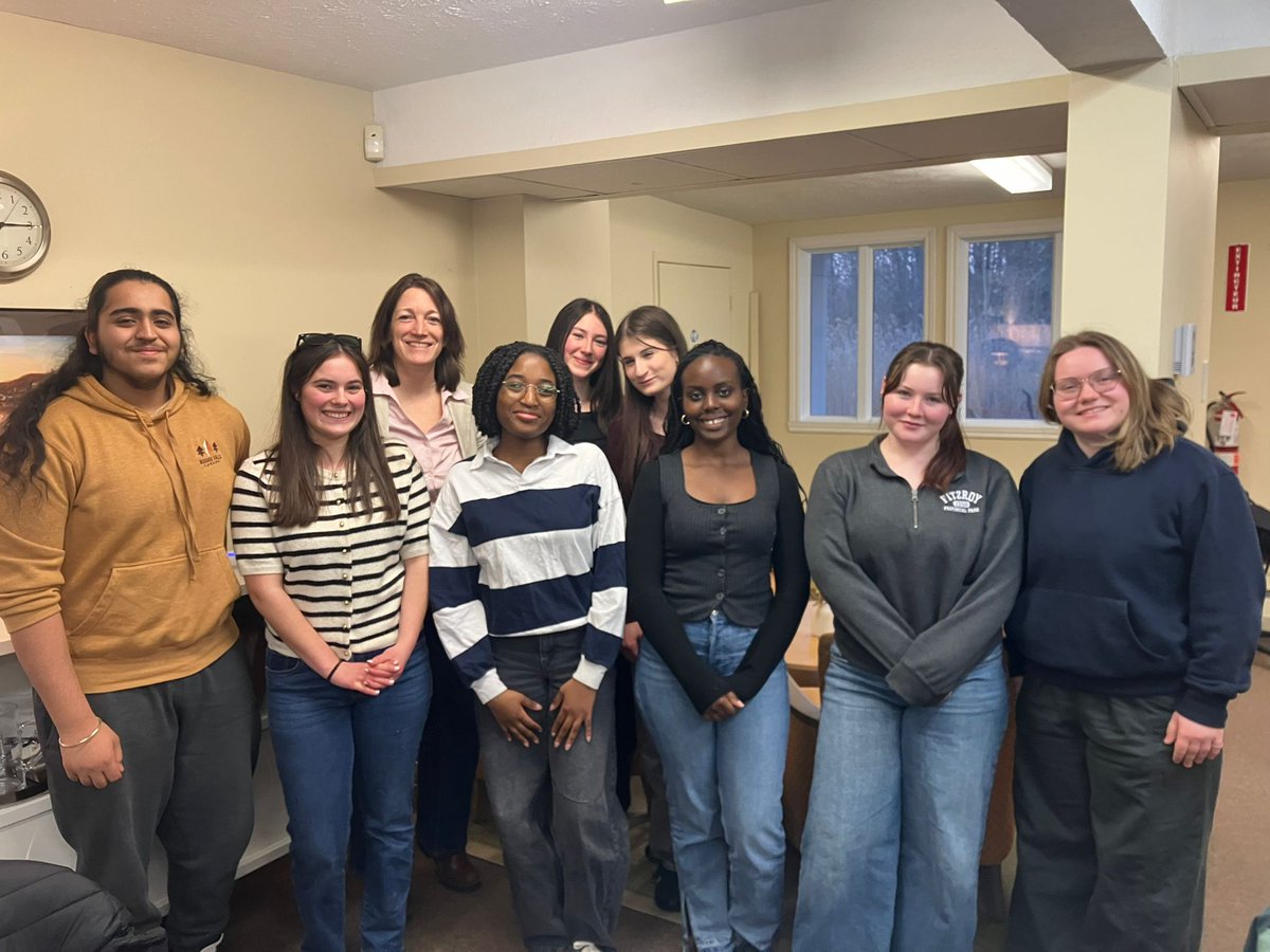 MADandurand's tweet photo. Pizza &amp; politique avec le Conseil jeunesse de Compton–Stanstead : discussion sur l’impact des médias sociaux chez les jeunes.
/
Pizza &amp; politics with the Compton–Stanstead Youth Council: conversation on the impact of social media on youth. Thank you for the insightful discussion! https://t.co/EfuPYPh3t2