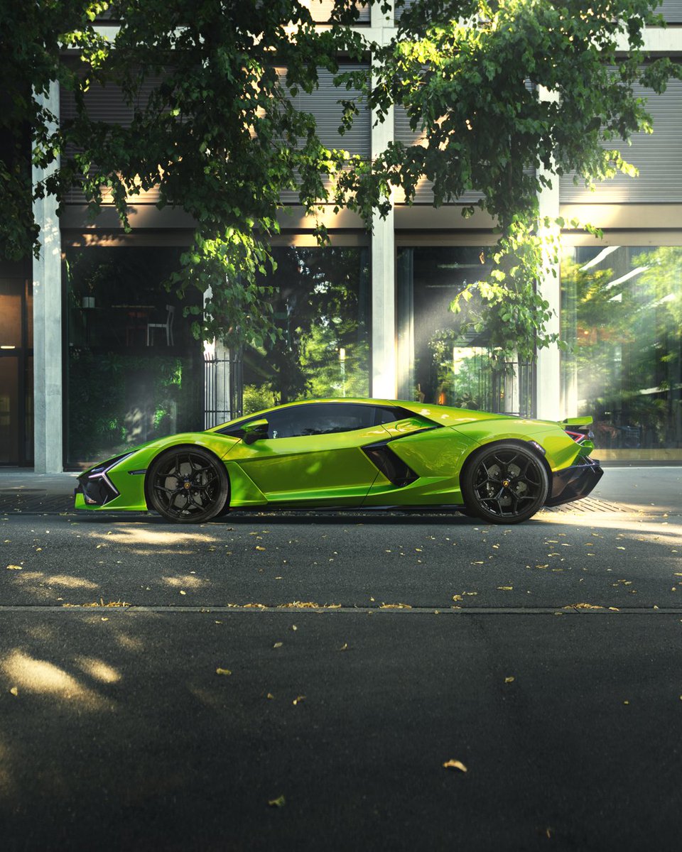 Lamborghini tweet media