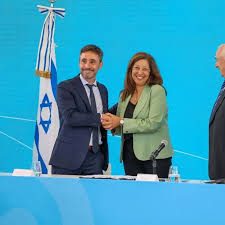Rio Negro-Mekorot-Arabella Carreras:La cláusula de confidencialidad es tal, que ni el Estado de Río Negro sabe qué se hizo o qué destino tiene la información obtenida sobre su propio territorio. Además, se prorrogó la jurisdicción a tribunales ingleses y bajo leyes inglesas.