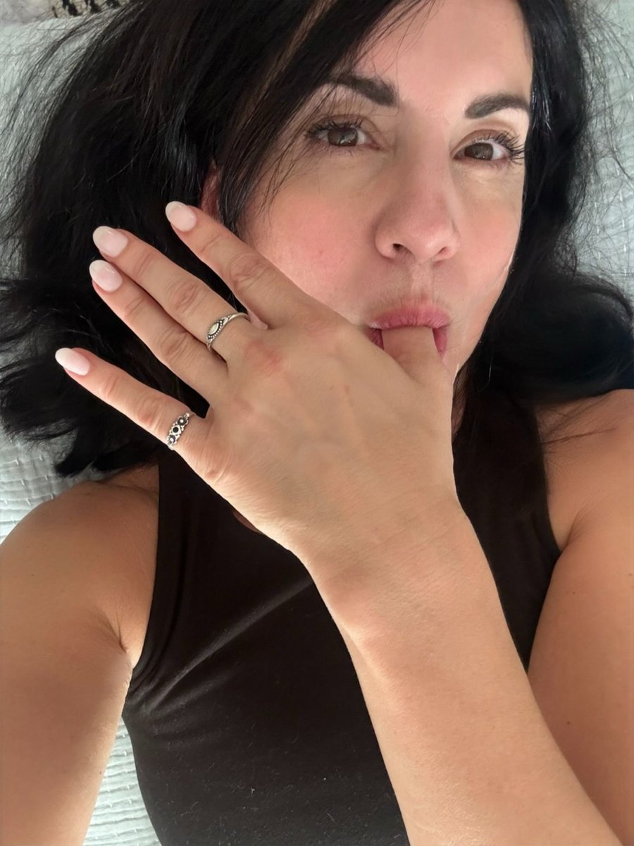 Charmeuse tweet media