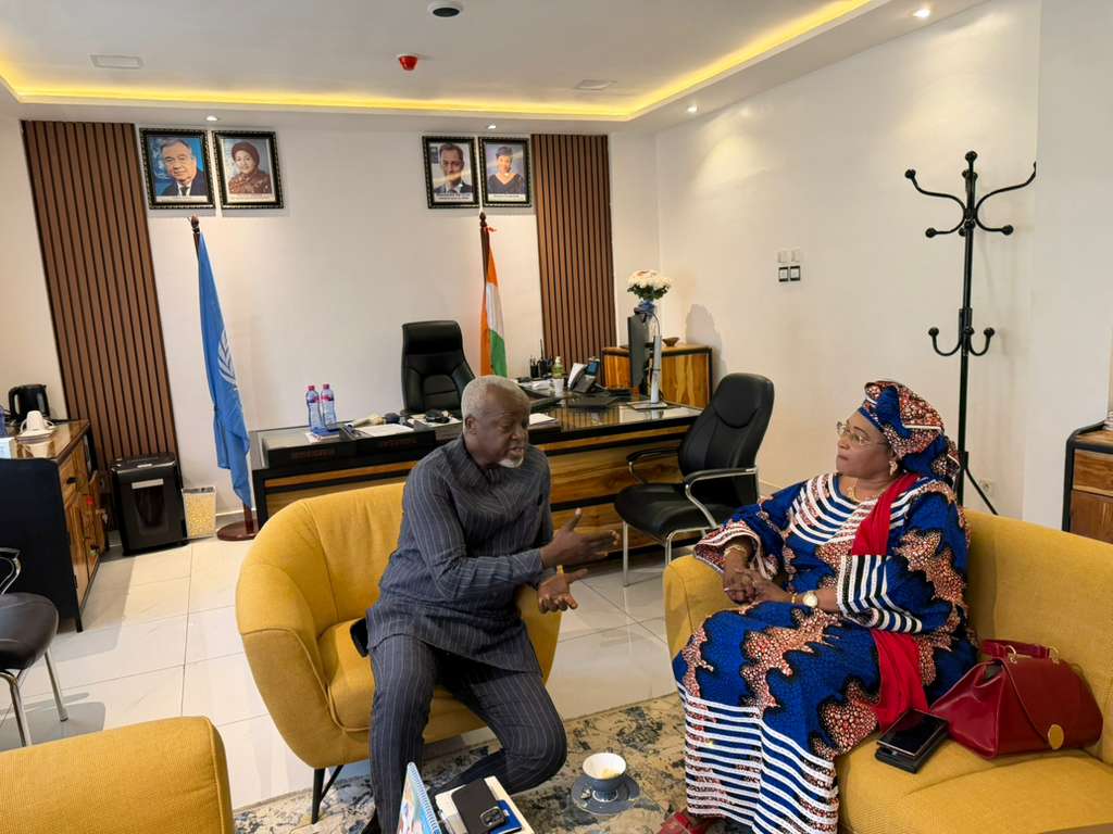 PnudNiger's tweet image. Emploi des jeunes et des femmes, unités agricoles, insertion des diplômés 🎓🌱
Tels ont été les principaux axes des échanges entre le RR ai du @PnudNiger @lrudasingwa &amp;amp;  Mme Raki Djermakoye Présidente du Fonds de Solidarité pour la Sauvegarde de la Patrie FSSP
 #Inclusion #Emploi