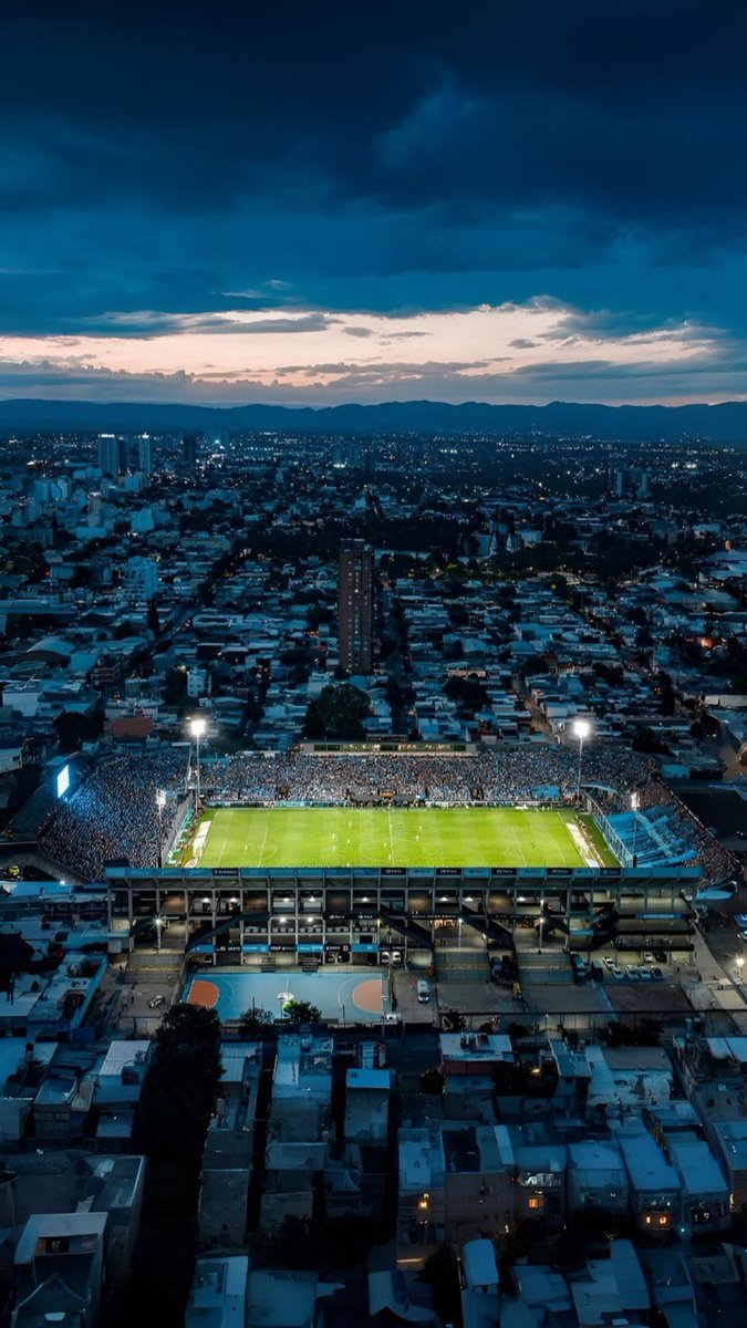 Jaja tristisimo andar mendigando terrenos por que no queres invertir ni una moneda en TU casa..

Gracias a Dios no somos lo mismo. 🏟🩵