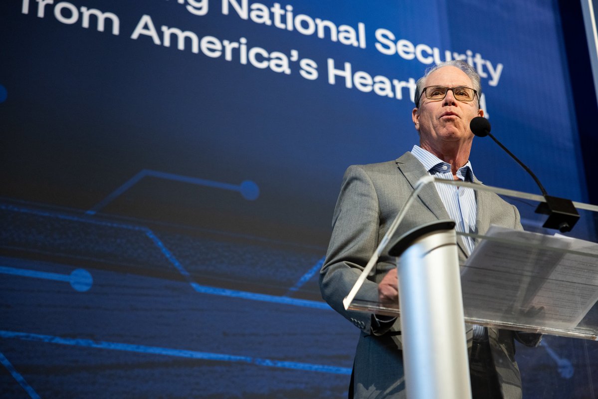 GovBraun's tweet image. I addressed the Midwest Defense Innovation Summit this week.

Indiana is leading in defense innovation across hypersonics, munitions, drones, and SMRs. 

We have the talent, manufacturing strength, and infrastructure to support American national security. @ARI_Innovation