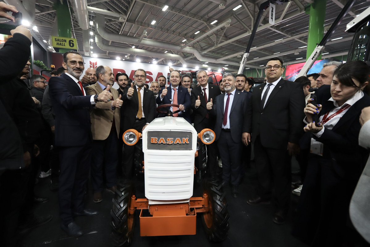 Konya Tarım Fuarı’nda Başak Traktör standını da ziyaret ederek yetkililerden bilgi aldık.