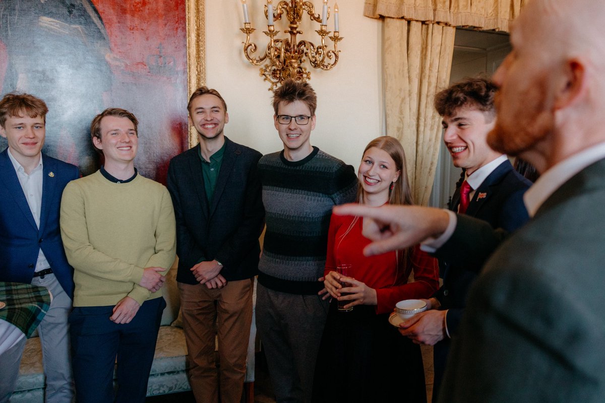 MattFieldUK's tweet photo. #YouthRocks 🎸#MládíVálí

Celý duben u nás na ambasádě letos patří mladým a studentům! A začali jsme ve stylu 🎓 V rezidenci jsme přivítali @studentsummit. Moc děkuji, že jste přišli! Do konce měsíce nás čeká spousta dalších akcí věnovaných právě mladým. Těším se 🙌 https://t.co/I86C0tweWJ