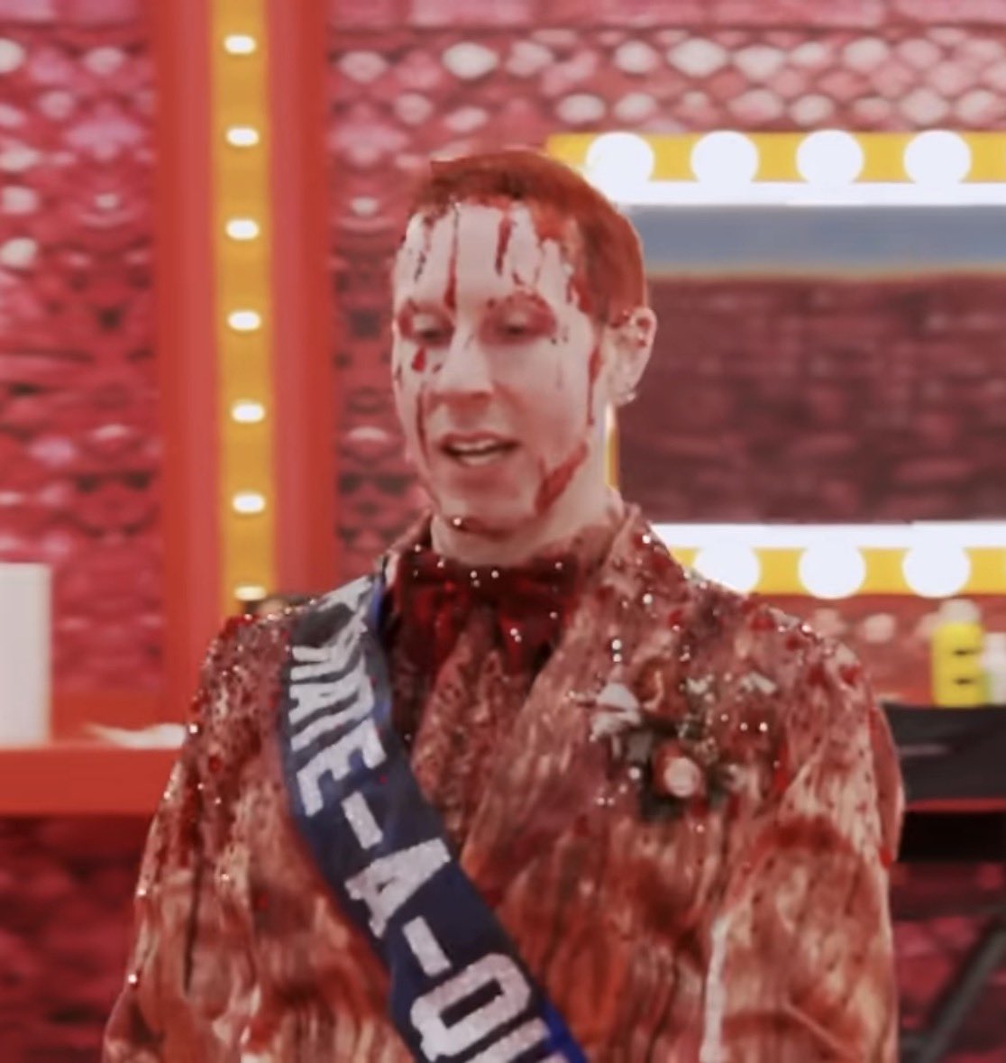 izzy #teamdarlene tweet media