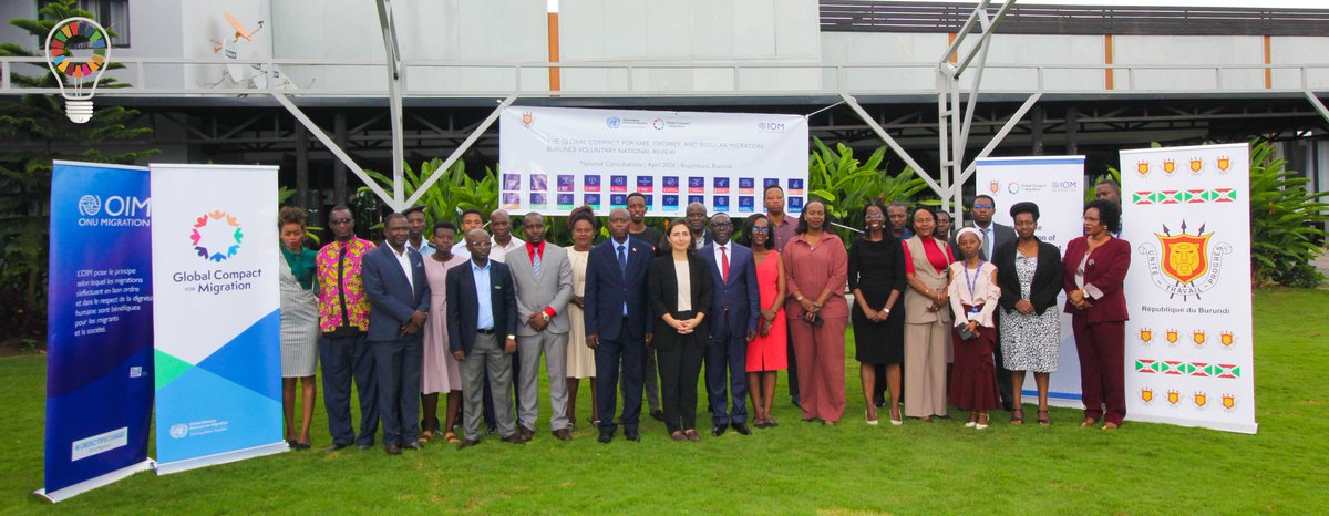 ODDNewsBurundi's tweet photo. 🎯 Le Burundi🇧🇮 s’apprête à soumettre son tout premier rapport national lors du prochain forum mondial 2026 pour les #migrations sûres, ordonnées et régulières.

👏Sous le leadership du @MAEBurundi; l’@IOMBurundi a lancé une série de consultations deux jours réunissant des acteurs étatiques et privés afin d’évaluer l’état de mise en œuvre du Pacte mondial pour des migrations sûres, ordonnées et régulières adopté en 2018 lors de l’Assemblée générale des Nations Unies et ratifié par le Burundi🇧🇮.
Ces échanges visent également à formuler des recommandations clés qui seront intégrées dans le rapport national, afin de renforcer les engagements du pays en matière de gouvernance migratoire.

💬Représentant la cheffe de mission de l’ @IOMBurundi, Mme URE Afra Sophie a souligné que ces consultations s’inscrivent dans le processus préparatoire du deuxième forum mondial sur les migrations qui se tiendra en 2026 sous l'égide des #NU. Elle a rappelé que le Pacte mondial constitue le premier cadre multilatéral visant à améliorer la gouvernance des migrations à l’échelle internationale autour de 23 objectifs.
🙌Ces travaux permettront d’évaluer les progrès réalisés, d’identifier les défis persistants et de mobiliser les contributions techniques des différentes parties prenantes pour enrichir le rapport national du Burundi; ajoute-t-elle.

💬Dans son discours d’ouverture, Sophonie Nitunga, Secrétaire permanent au @MAEBurundi a affirmé que ces consultations traduisent la volonté du gouvernement d’assumer pleinement ses responsabilités en matière de gouvernance migratoire; un phénomène au coeur des dynamiques économiques, sociales et sécuritaires du pays.

📢Bien que des avancées notables existent notamment le renforcement progressif du cadre institutionnel, l’amélioration de la coordination intersectorielle et l’intégration des enjeux migratoires dans les politiques publiques; les défis aussi persistent comme l’insuffisance de données fiables, la vulnérabilité des migrants, la faible valorisation du potentiel de la diaspora et certaines lacunes dans les mécanismes de coordination.

Face à ces enjeux, le gouvernement appelle à une mobilisation collective, fondée sur la rigueur, la discipline et le sens de l’intérêt général. « La gouvernance migratoire est une responsabilité collective, mais elle exige également une redevabilité individuelle », a t-il- insisté.

🙏Le gouvernement burundais réaffirme ainsi son engagement à poursuivre une collaboration constructive avec l’ensemble des institutions nationales, dans le respect des rôles et responsabilités de chacun, en vue de renforcer une gestion efficace et durable des migrations.
#migration #ODD16 #pactemondial #ODD17 #OIM