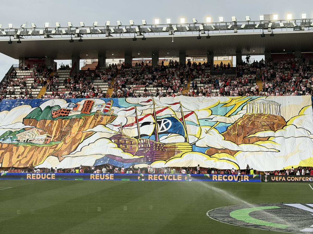 carolcasmar's tweet image. El timón cerrado para quien no viva el sueño ❤️ #conference #Rayo