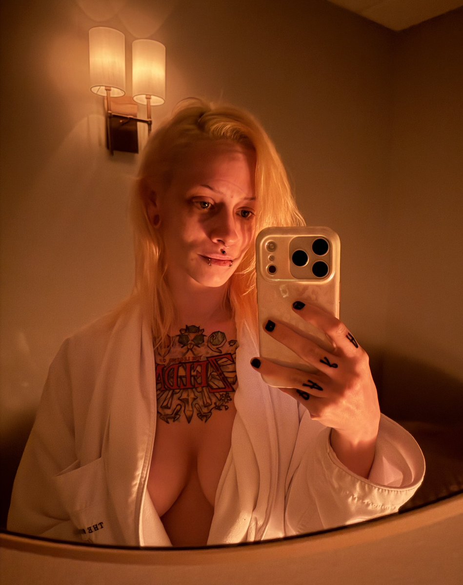 Jojo 👻 tweet media