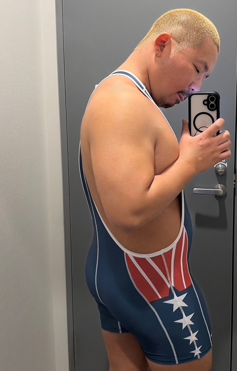 ONIGIRI_BENGO's tweet image. ジムおわり(  ˙-˙  )

Gym session complete🍙
Training hard in this gear today
Consistency is key — one day at a time! 

Grokに頼んだらよくわからない英語になったけど、俺より正確な英語！

#Gym #Training #Fitness