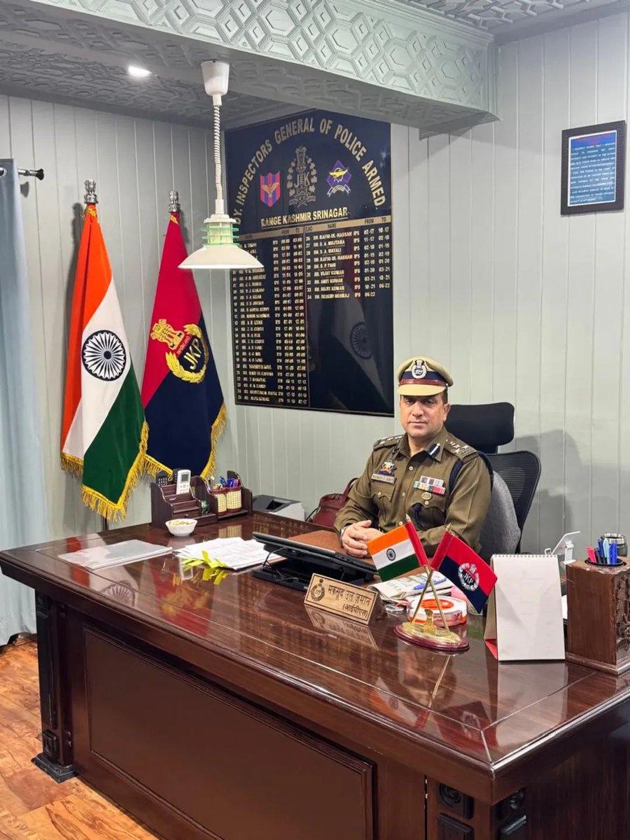 Kashmir_Positiv's tweet image. मक़सूद-उल-ज़मान, आईपीएस ने आर्म्ड पुलिस कश्मीर के नए डीआईजी का कार्यभार संभाल लिया है।
उनकी नियुक्ति पर हार्दिक बधाई. 
#Kashmir