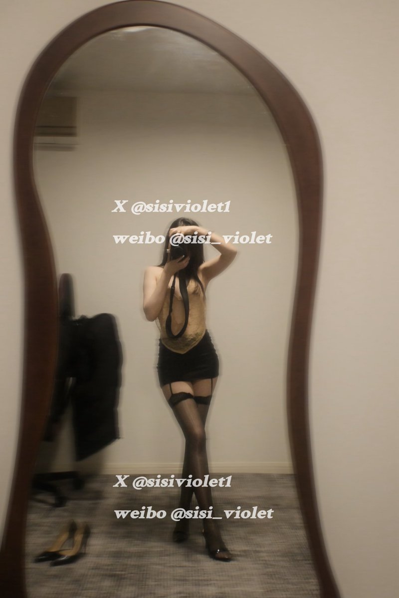 sisi_violet tweet media