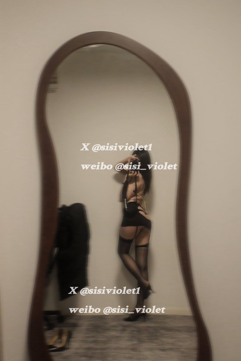 sisi_violet tweet media